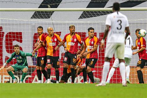 G­a­l­a­t­a­s­a­r­a­y­ ­z­i­r­v­e­d­e­n­ ­u­z­a­k­l­a­ş­ı­y­o­r­